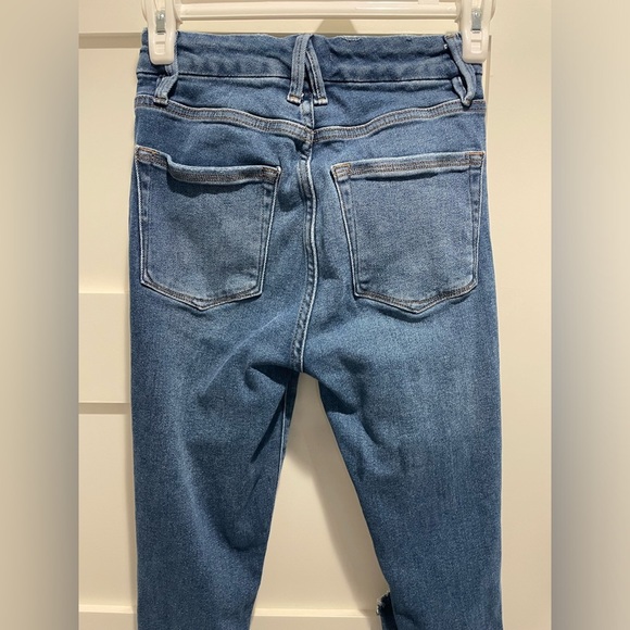 GOOD AMERICAN Women’s Distressed Raw Edge Jeans - Picture 7 of 8